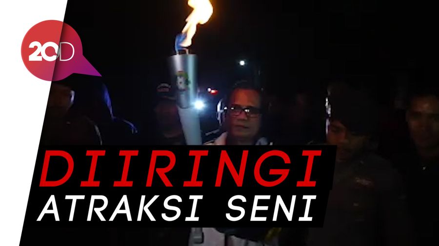 Warga Banyuwangi Sambut Meriah Obor Asian Games 2018