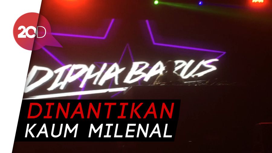Dipha Barus Bakar WTF 2018 di Banana Stage