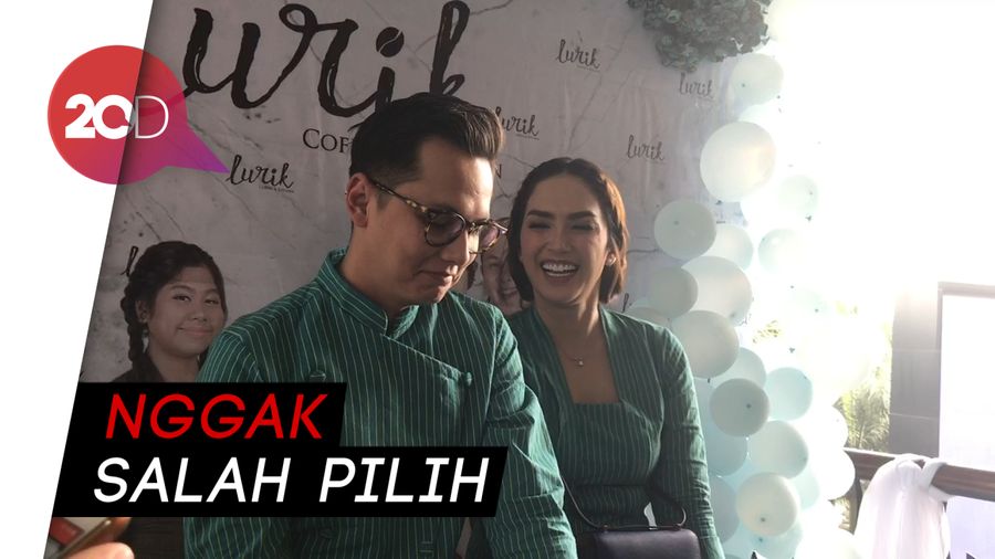 Sweet! Andhika Pratama Bersyukur Banget Miliki Ussy