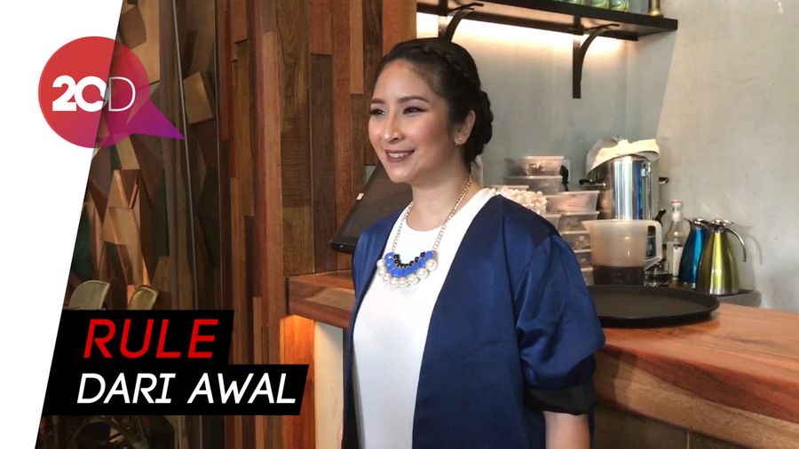 Cara Novita Angie Batasi Gadget pada Anaknya