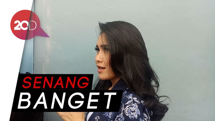 Cerita Ayu Ting Ting Jenguk Putri Denada di Singapura