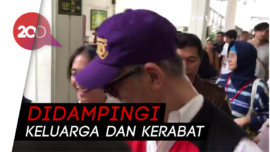 Hadiri Sidang Putusan, Tio Pakusadewo Semringah 