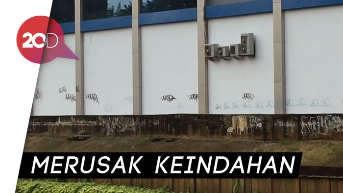 Jejak Vandalisme di Stasiun Kereta Bandara
