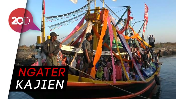 Tradisi Unik Mengantarkan Calon Haji dengan Kapal Hias 