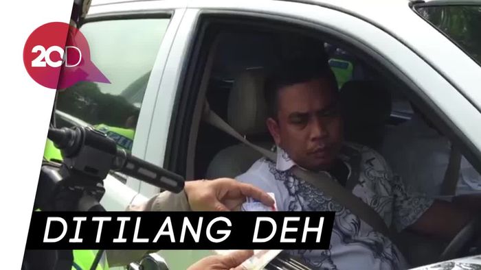Duh! Mobil Anggota DPR Telat Bayar Pajak 2 Tahun