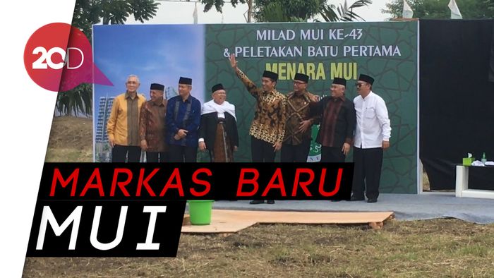 Bareng Maruf Amin, Jokowi Letakkan Batu Pertama Menara MUI