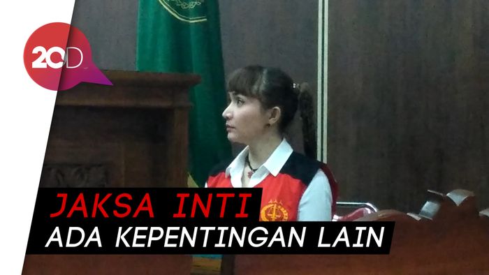JPU Tak Hadir, Roro Fitria Kecewa Sidang Ditunda