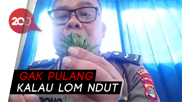 Nggak Mau Kalah Sama DJ Butterfly, Polisi Ini Juga Doyan Makan