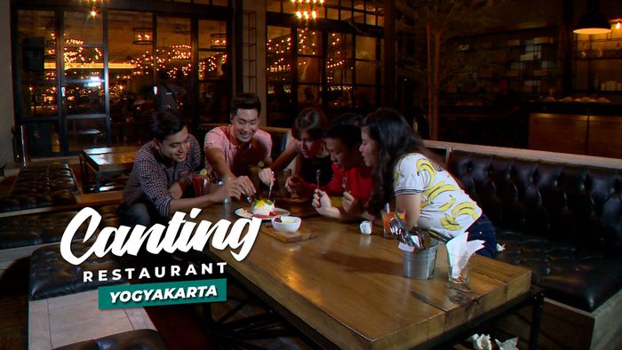 Resto dengan Pemandangan Kota Yogyakarta