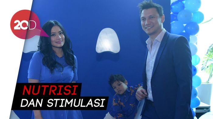 Cara Titi Kamal dan Christian Sugiono Bagi Tugas Urus Anak