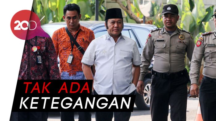 Kena OTT, Bupati Lampung Selatan Tersenyum di KPK