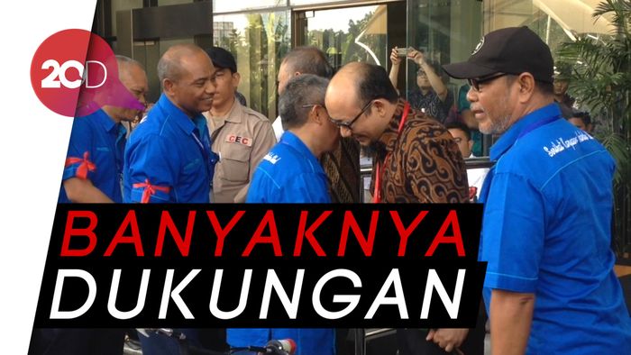 Saat Novel Baswedan Menangis Terharu