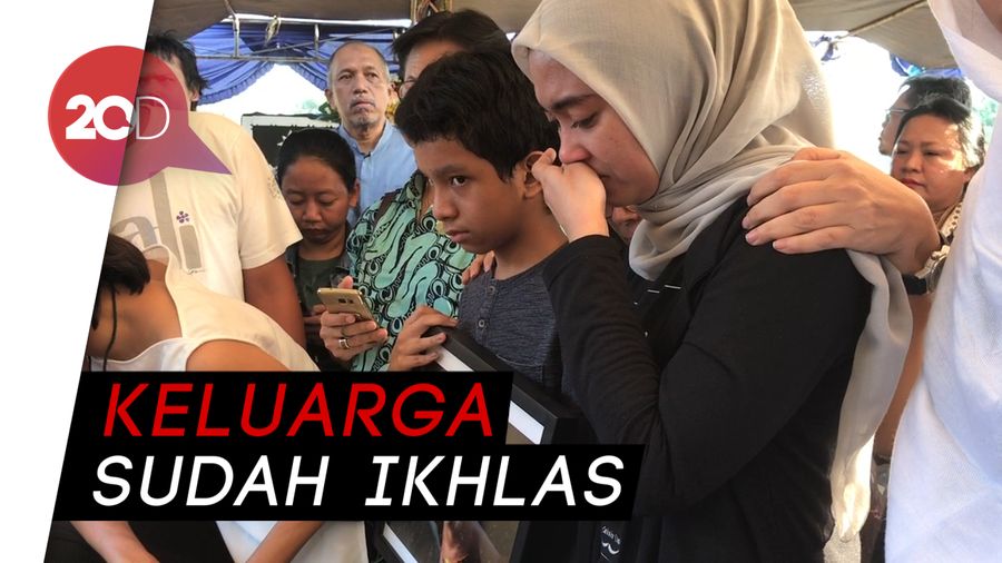 Tino Saroengallo 2 Tahun Lawan Kanker Kandung Kemih