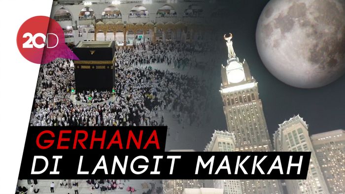 Penampakan Gerhana Bulan Total di Langit Makkah
