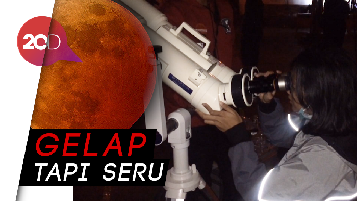 Sensasi Ngintip Si Bulan Langka di TIM