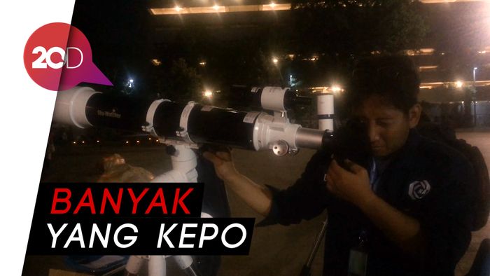 Warga Serbu TIM, Penasaran Lihat Gerhana Bulan Total