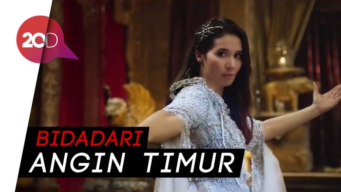 Kostum Berat dan Adegan Laga Jadi Tantangan untuk Marsha Timothy