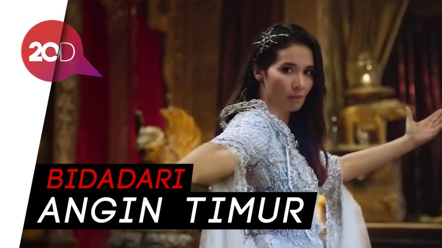 Kostum Berat dan Adegan Laga Jadi Tantangan untuk Marsha Timothy