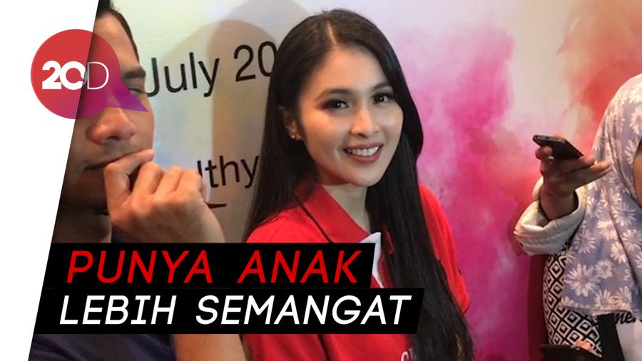 Bahagianya Sandra Dewi Jalan-jalan Bareng Anak ke Singapura