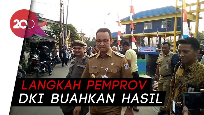 Diam-diam Cek Kali Sentiong, Anies: Baunya Sudah Jauh Berkurang