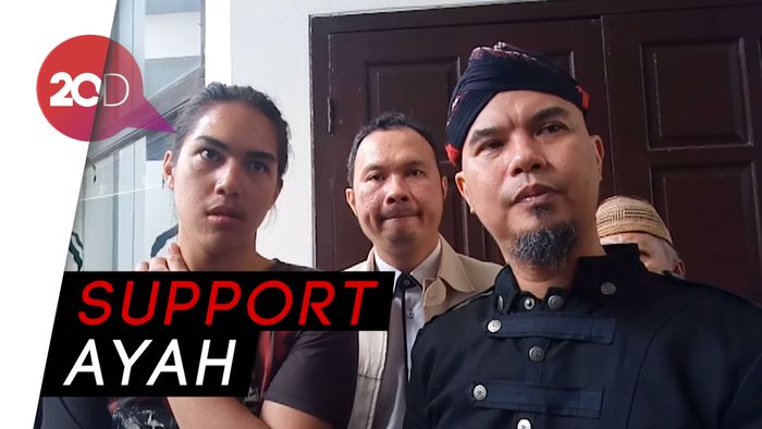 Jauh-jauh dari London, El Rumi Temani Sidang Ahmad Dhani