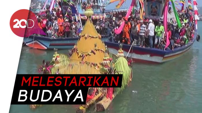 Nelayan Trenggalek Lestarikan Tradisi Nenek Moyang