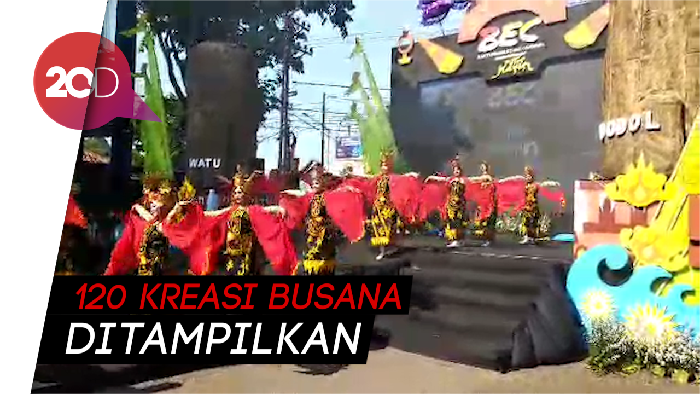 Ribuan Warga Terbius Banyuwangi Ethno Carnival 2018