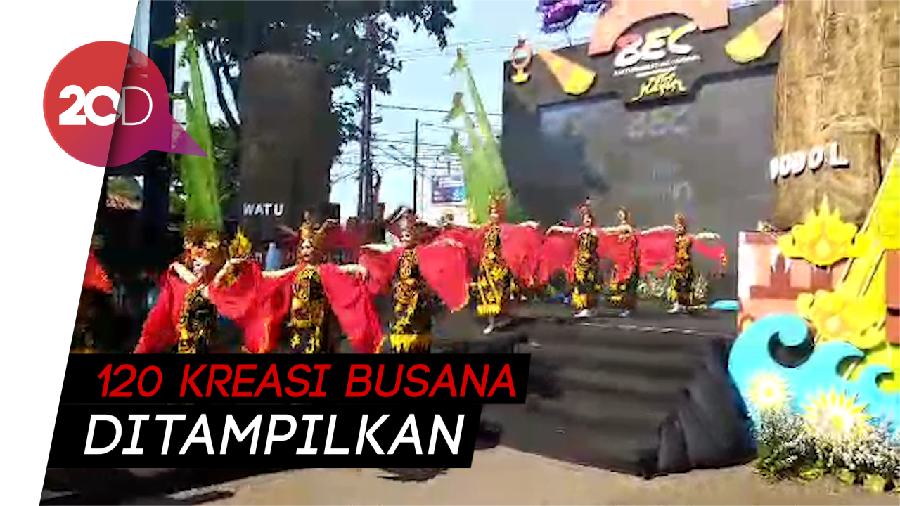 Ribuan Warga Terbius Banyuwangi Ethno Carnival 2018