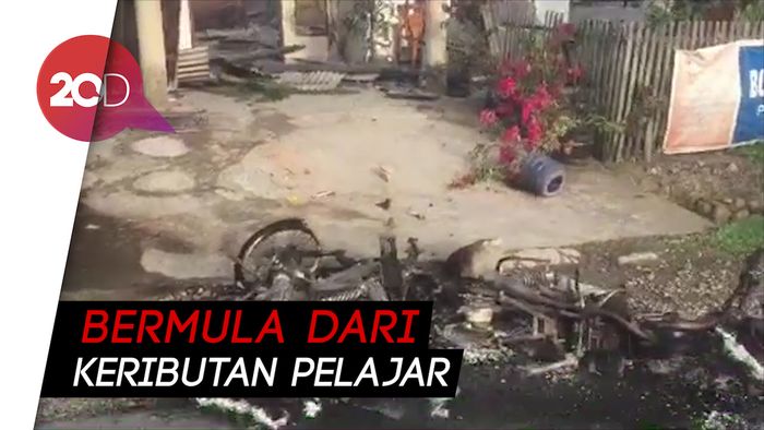 Bentrokan Warga di Jambi, Banyak Motor Dibakar di Jalan!