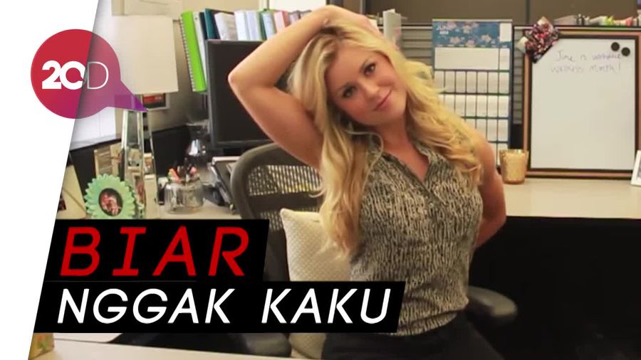 Capek Duduk di Kantor? Lakukan Dulu 5 Peregangan Berikut!
