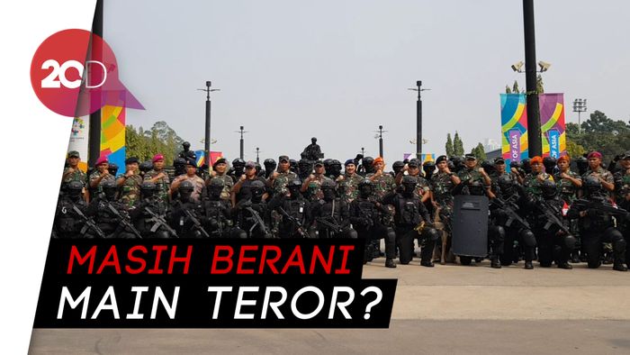 Aksi Pasukan Elite TNI Simulasi Tanggulangi Teror Asian Games