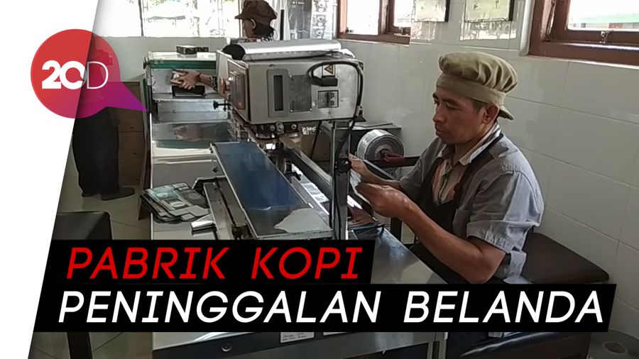 Melihat Proses Pengolahan Kopi di Pabrik Berusia Seabad