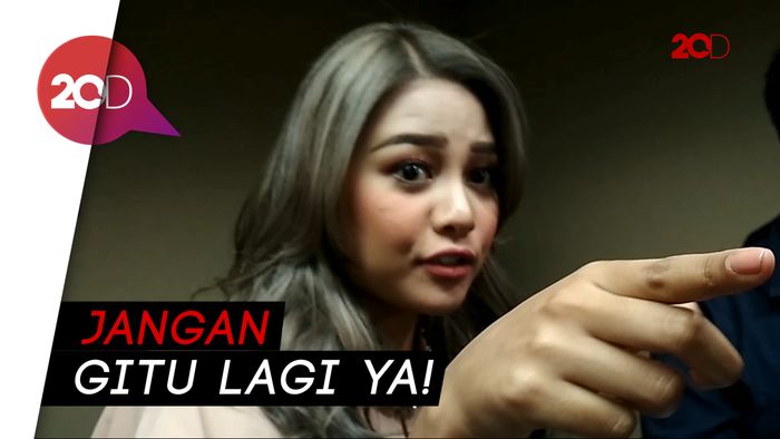 Posting Foto Seksi, Aurel Ditegur Ashanty