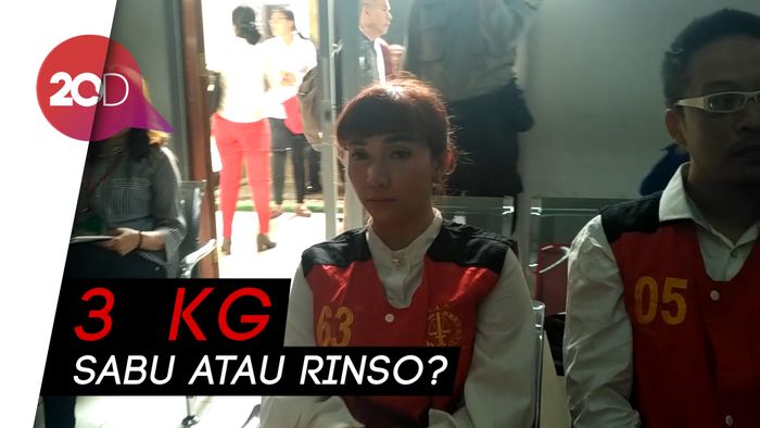 Roro Fitria Sebut Ada Kejanggalan dari Pihak Saksi