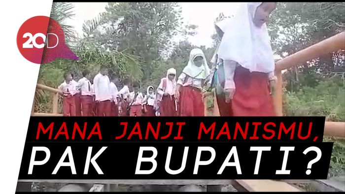 Anak-anak di Kampar Riau Ini Rela Menantang Maut Demi Sekolah