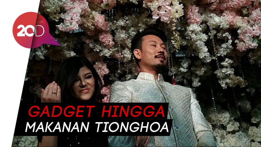 iPhone X dan iMac Jadi Seserahan Lamaran Denny Sumargo