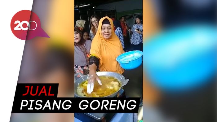Aksi Luar Biasa Ibu-ibu Masukkan Tangan ke Penggorengan
