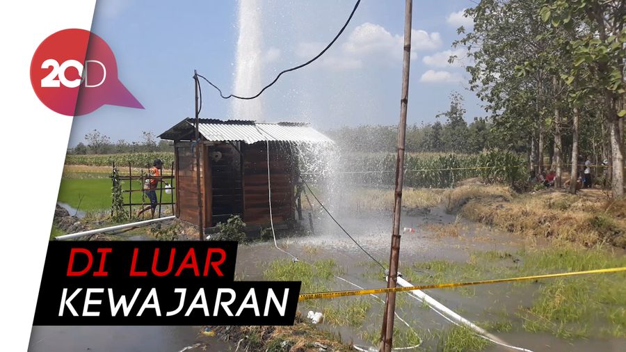 Air Disertai Lumpur Menyembur Setinggi 30 Meter di Ngawi