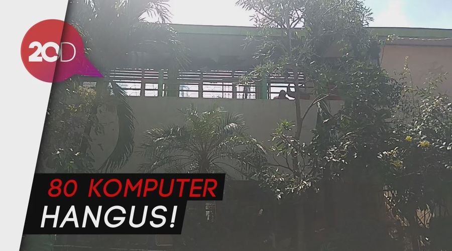 Diduga Korsleting, Gedung SMPN 21 Surabaya Dilahap Api