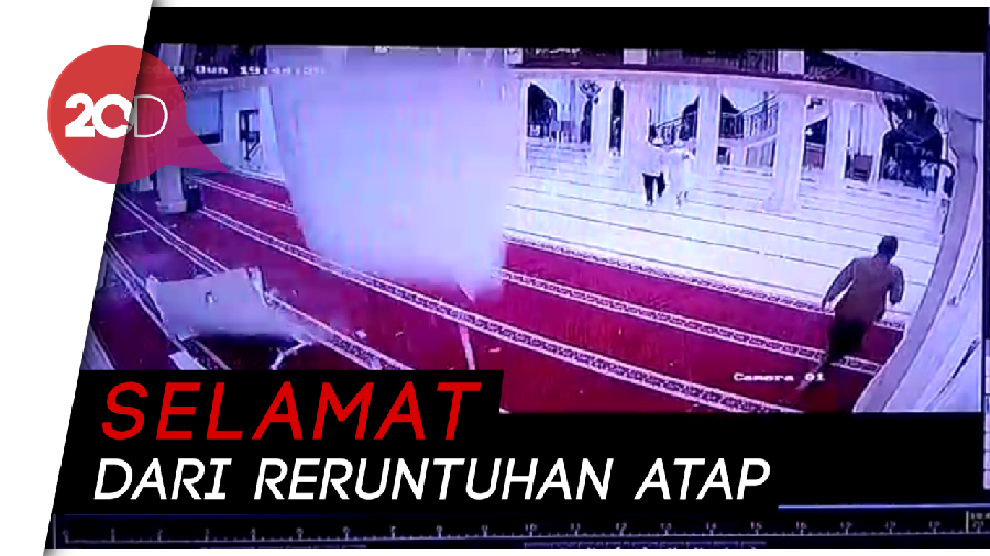 Momen Jemaah Salat Masjid Agung Bangli Bubar Saat Gempa