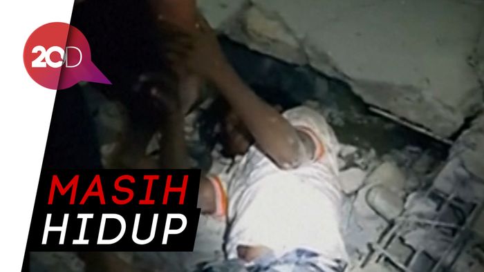 Detik-detik Evakuasi Pria Tertimpa Dinding di Gili Trawangan