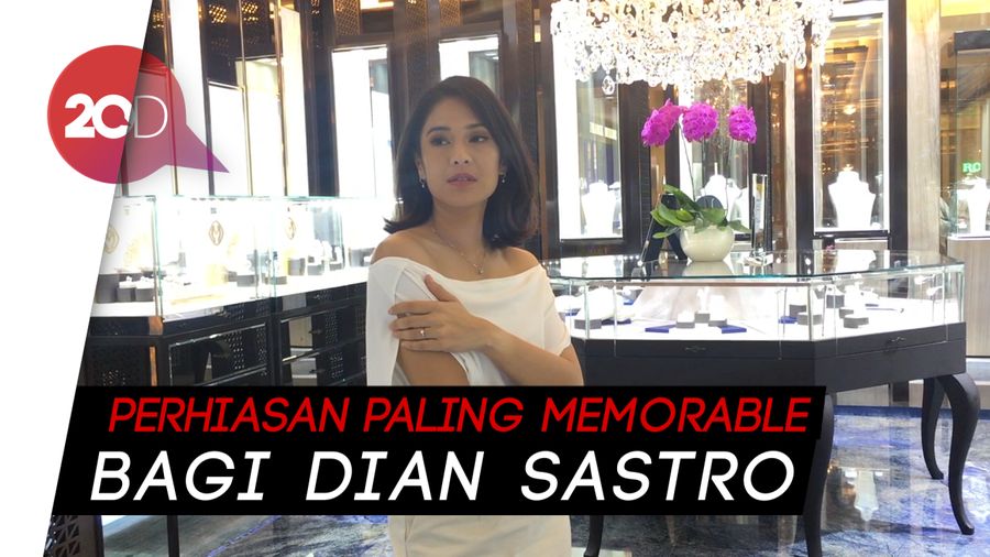 Dian Sastro Rebus Berlian Agar Tetap Awet dan Bersinar