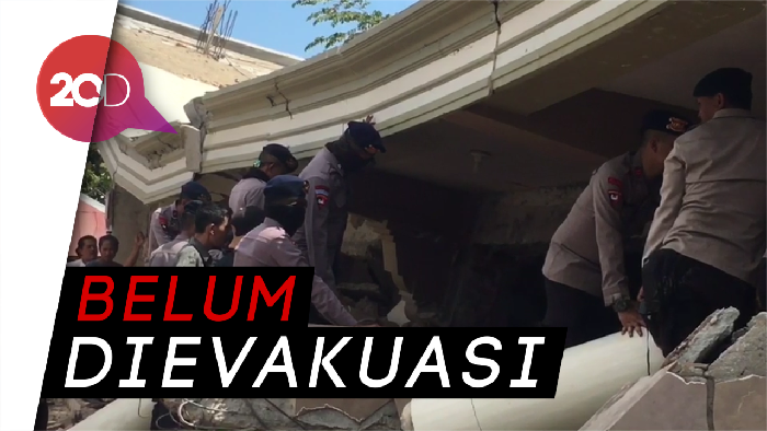 Diduga Masih Ada Jemaah yang Tertimpa Reruntuhan Masjid