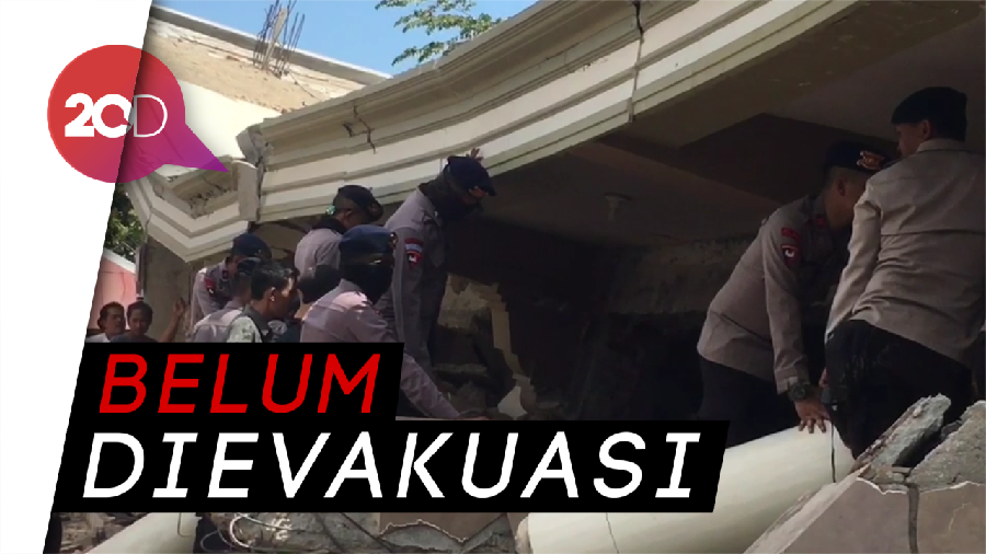 Diduga Masih Ada Jemaah yang Tertimpa Reruntuhan Masjid