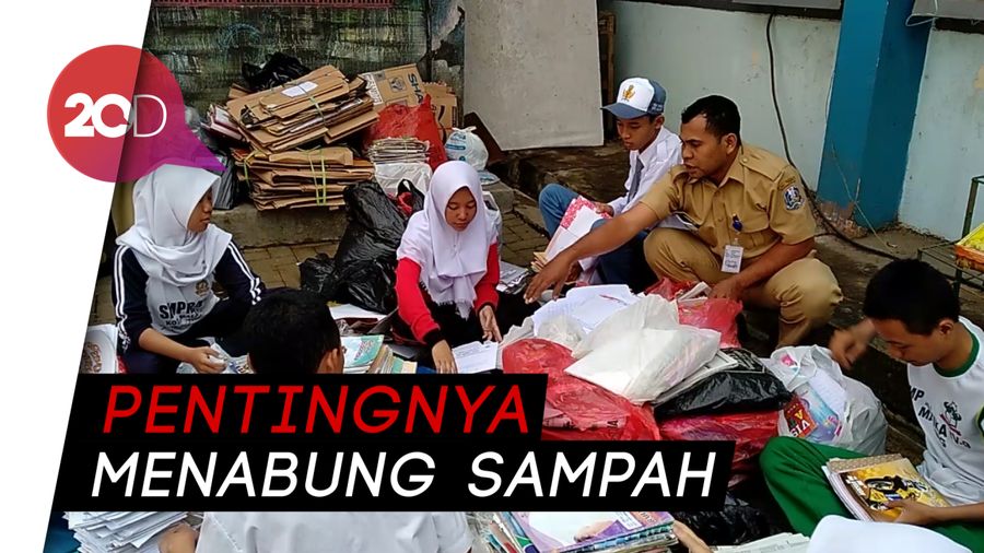 Hebat! Guru Ini Biayai S2 dari Jual Sampah