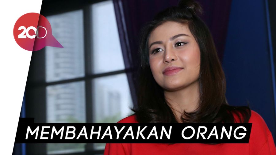 Awkarin Dihujat karena Promo Pembesar Payudara Pakai Jarum Suntik
