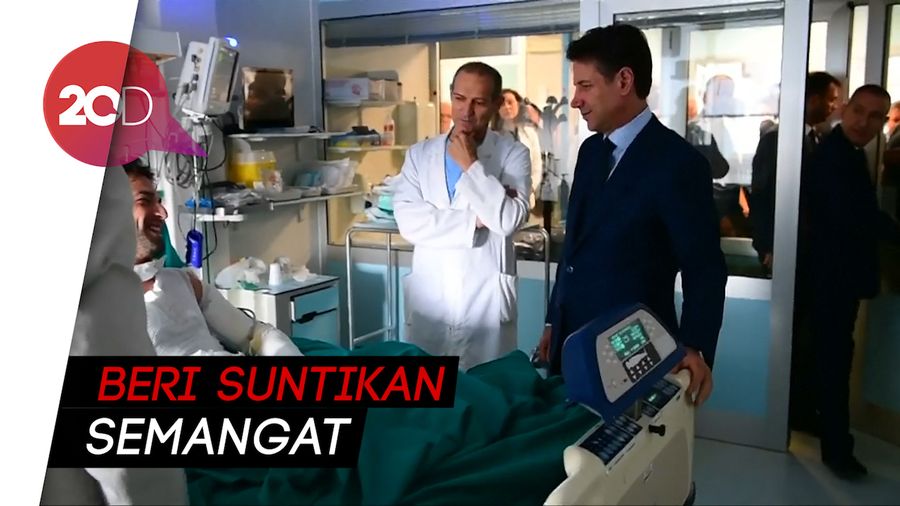 Conte Jenguk Korban Ledakan Truk di Bologna