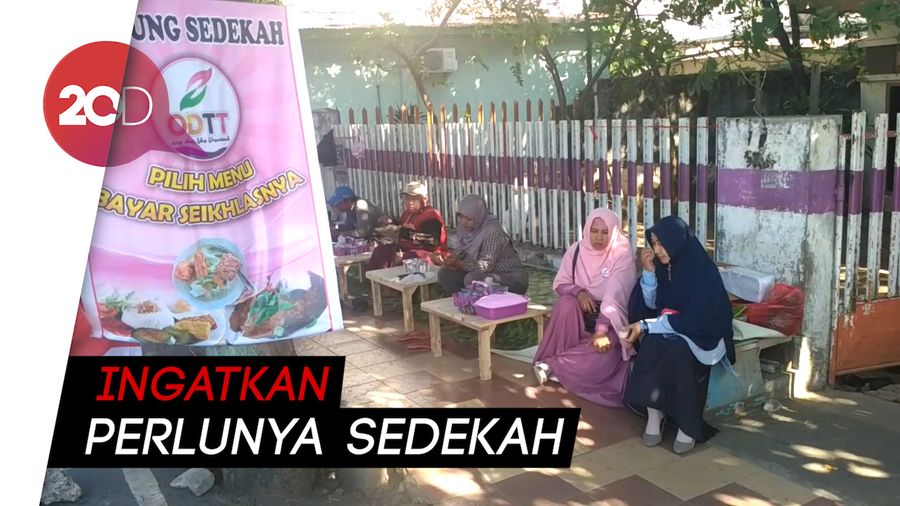 Lewat Warung Sedekah, Para Ibu Beri Makanan Gratis untuk Duafa