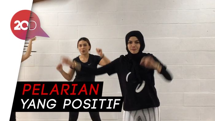 Nikita Mirzani Buang Stres dengan Olahraga Zumba