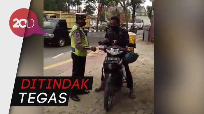Polisi Tindak Pemotor yang Masih Nekat Melintas di Trotoar